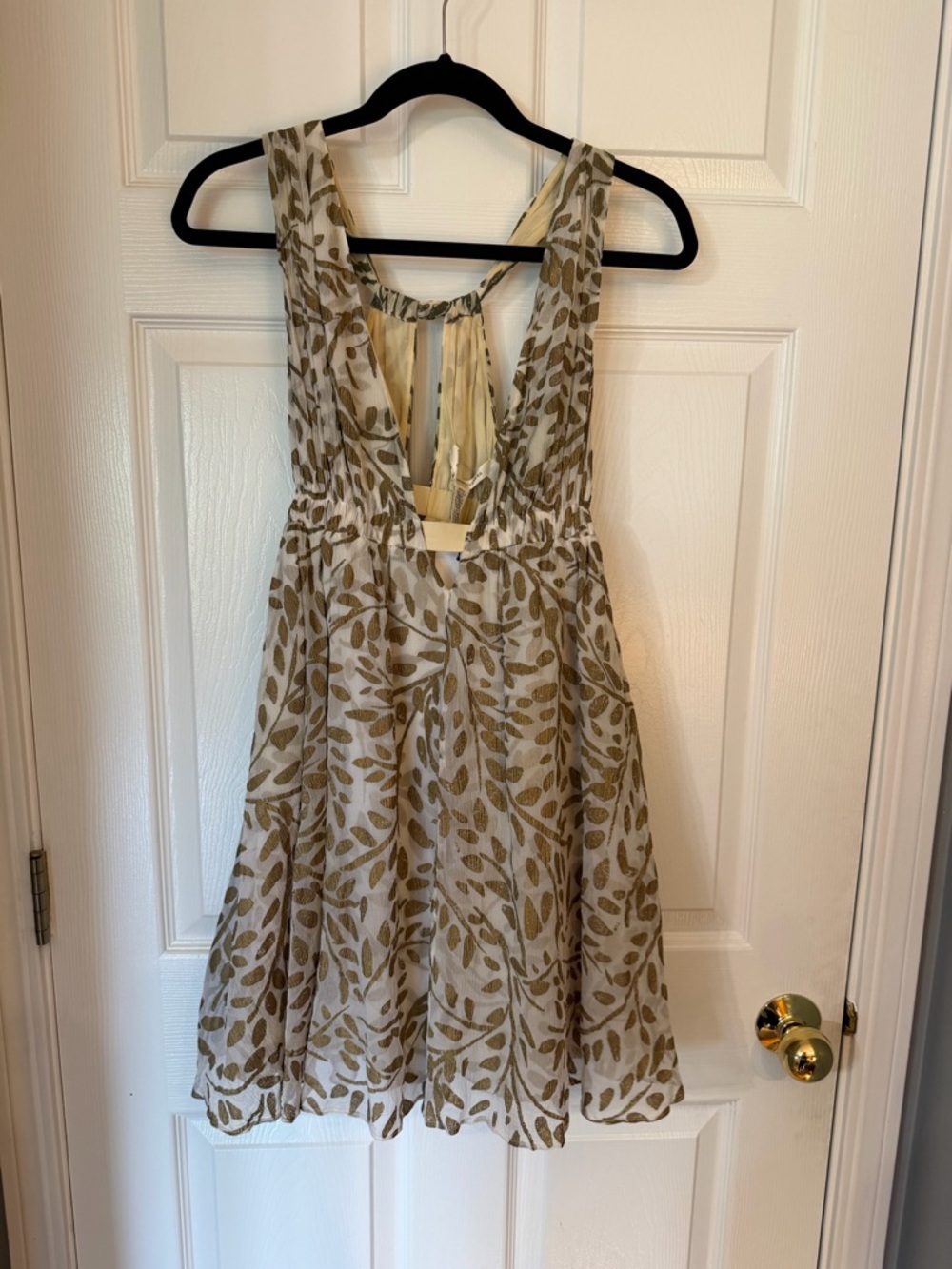 Silk Diane Von Furstenberg Sleeveless Leaf-Print Mini Dress in Cream